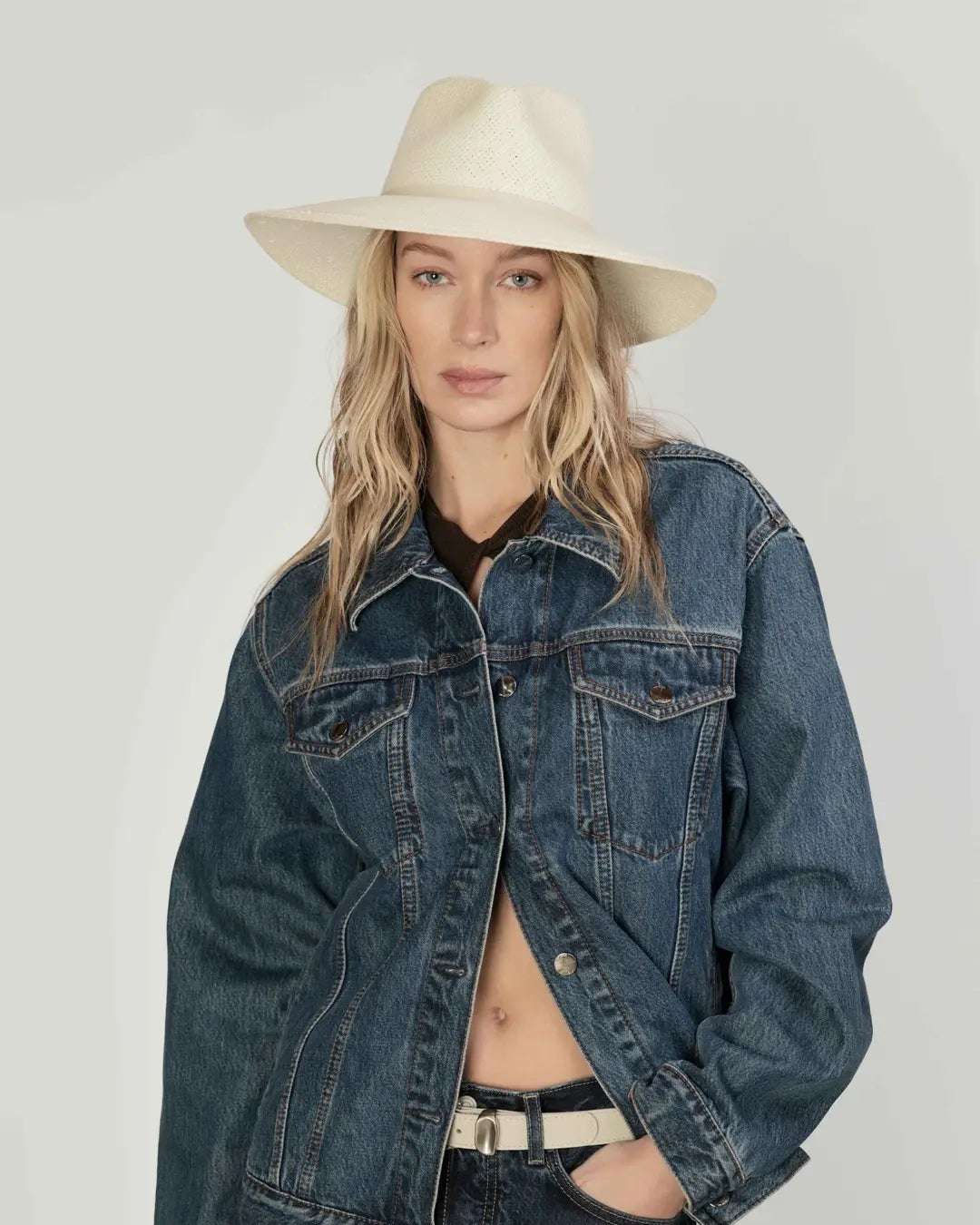 White packable fedora with UPF 45+