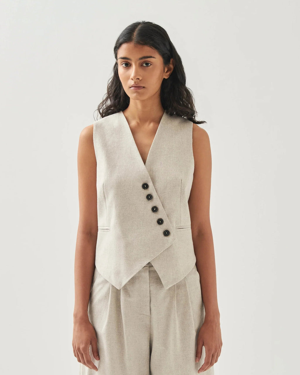 Alohas Totti Cream Vest - THE INVITE