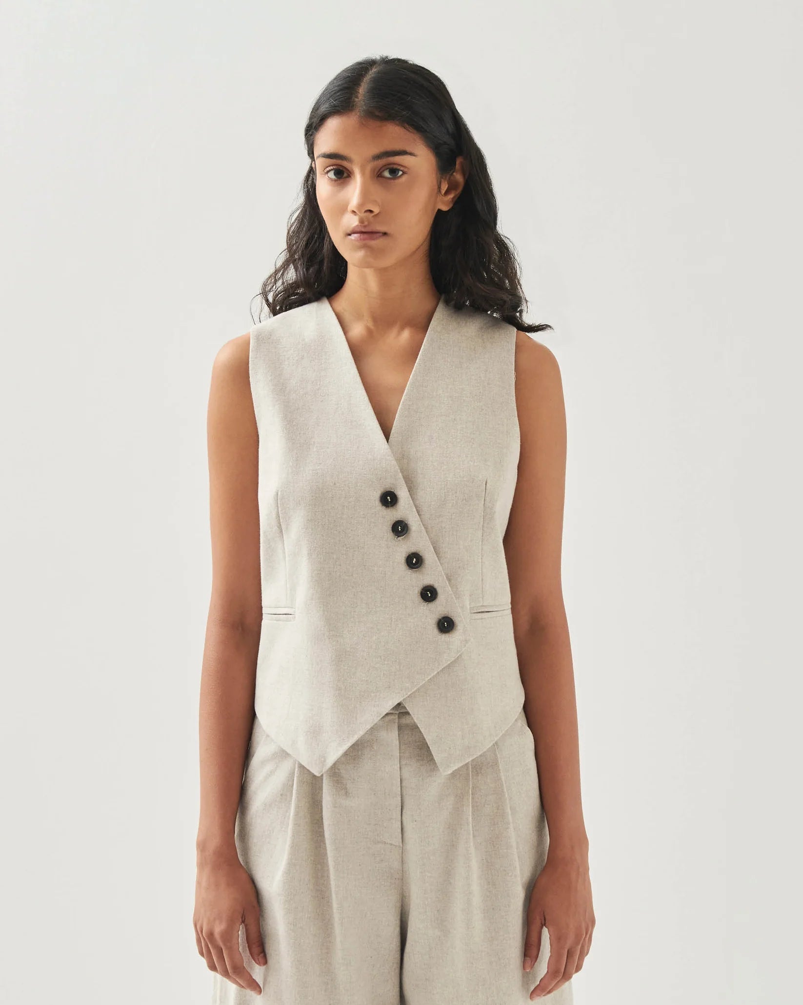 Alohas Totti Cream Vest - THE INVITE